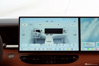 2026款红旗HQ9 PHEV 2.0T 四驱尊贵版