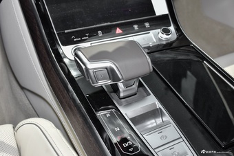 2025款奥迪A8L 55 TFSI quattro 旗舰型