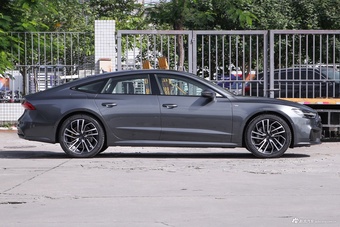2025款奥迪A7 45 TFSI 臻选型