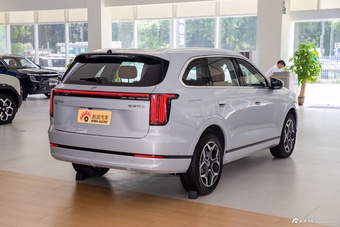 2026款山海L7 PLUS 220km豪华版 5座