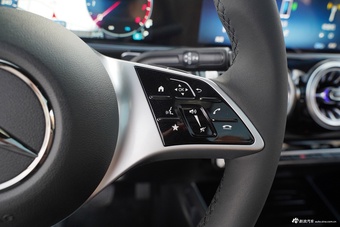 2025款奔驰GLB 220 时尚型