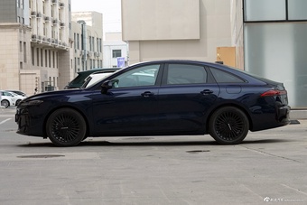 2026款荣威M7 DMH 205km 尊享版