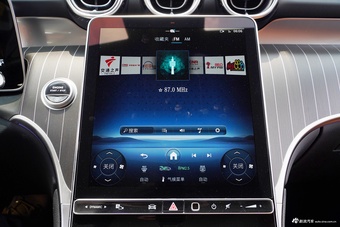 2025款奔驰GLC改款 300 L 4MATIC 豪华型 7座