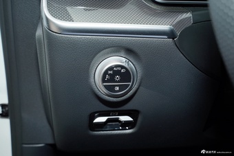 2025款奔驰C级 改款 C 260 L 4MATIC 运动版