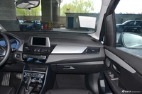 2019款宝马2系多功能旅行1.5T领先型220i 