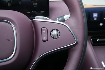 2025款岚图FREE+ 四驱乾崑版