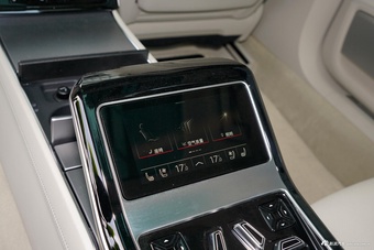 2024款奥迪A8L Horch创始人版 55TFSI