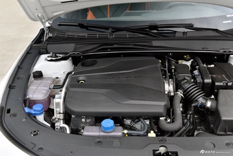 2025款长安UNI-V 1.5T 500Bar尊贵运动型