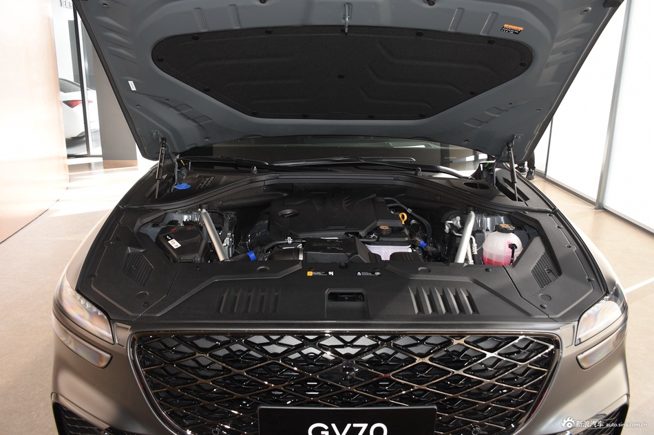2025款捷尼赛思GV70 2.5T 四驱旗舰运动套件版