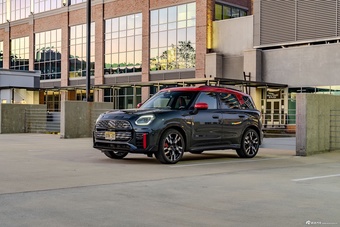 2025款MINI JCW COUNTRYMAN 2.0T ALL4 北美版