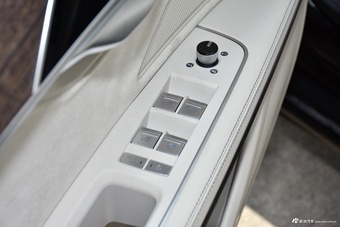 2025款奥迪A8L 55 TFSI quattro 旗舰型