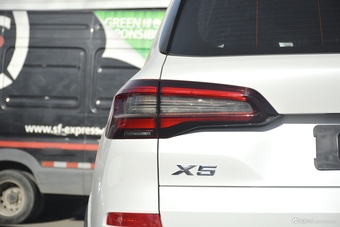 2021款宝马X5 xDrive40i尊享型M运动套装 