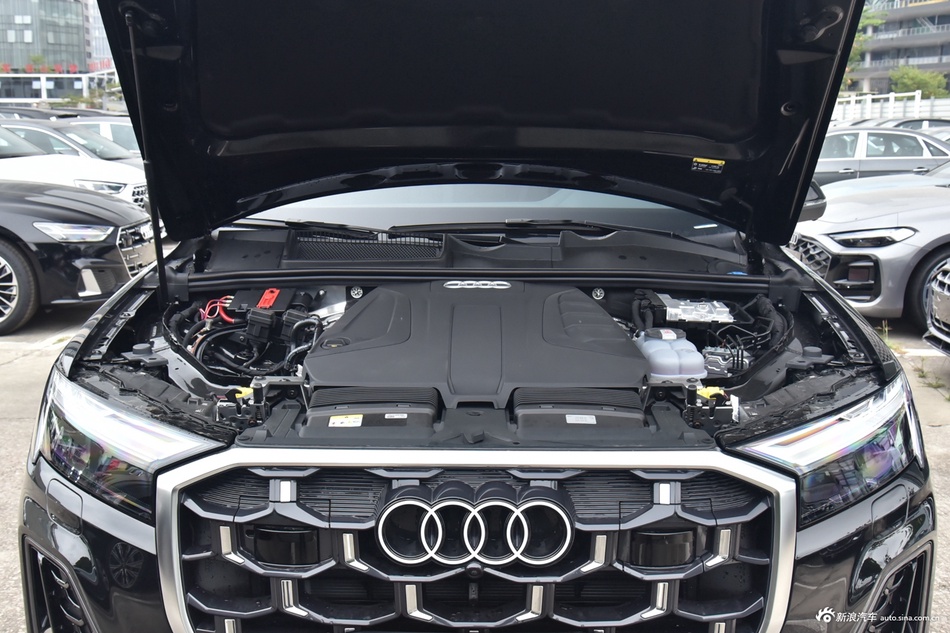 2025款奥迪Q7 45 TFSI quattro S line运动型7座