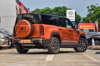 2026款银河战舰700 2.0T 270km 三电机四驱顶峰版