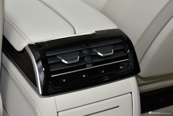 2025款奥迪A8L 55 TFSI quattro 旗舰型