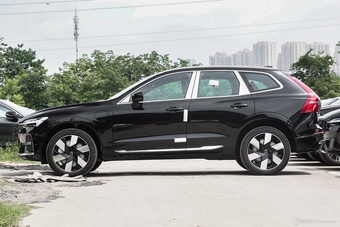 2025款沃尔沃XC60 插电式混合动力 智雅豪华版