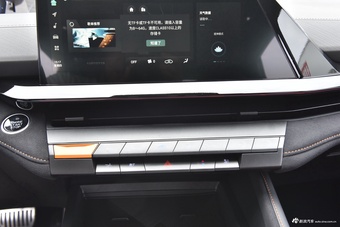 2025款长安UNI-V 1.5T 500Bar尊贵运动型