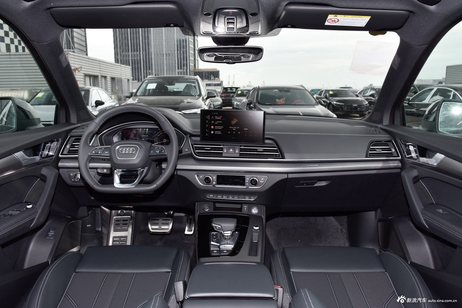 2026款奥迪Q5L 45周年典藏版 45 TFSI 豪华动感型