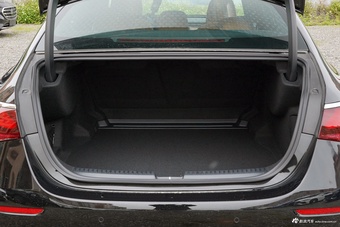 2025款奔驰E级改款 E 300 L 豪华型