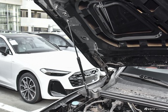 2026款奥迪Q5L 智混豪华版