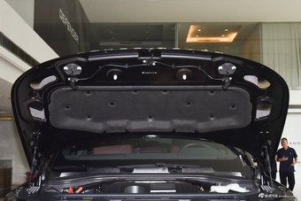 2026款揽胜 3.0 L6 400PS HSE长轴版