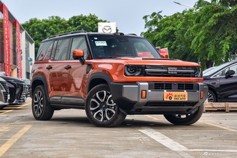 2026款银河战舰700 2.0T 270km 三电机四驱顶峰版