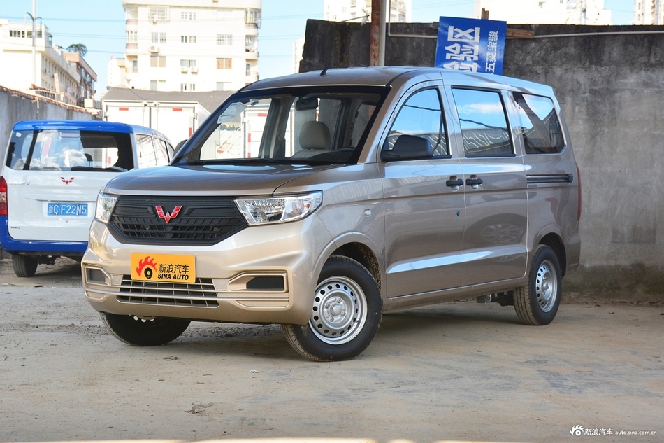 2020款五菱宏光V 1.5L手动劲享版7座国VI