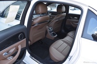 2023款奔驰E级混动 E 350 e L 插电式混合动力运动轿车