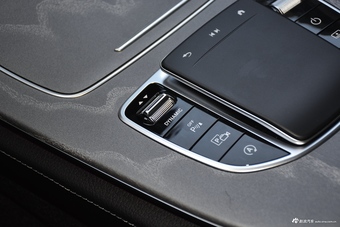 2021款奔驰E级 E 300 L 尊贵运动版