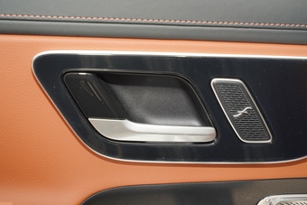 2025款奔驰GLC改款 300 L 4MATIC 豪华型 7座