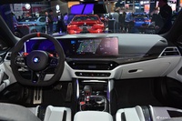 2024款宝马M4敞篷轿跑车 M xDrive 雷霆版