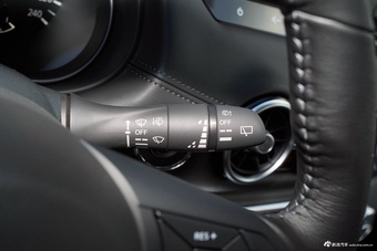 2025款奇骏荣誉2.0L 两驱领先版