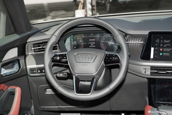 2024款奥迪Q6 45 TFSI quattro 黑武士版 6座