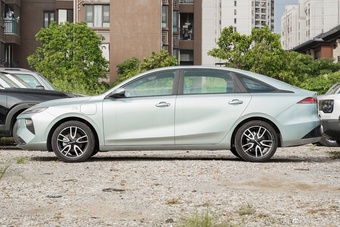 2025款荣威D6 450km 尊享版