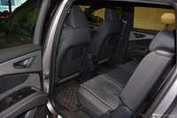 2022款奥迪Q5 e-tron 40 e-tron 星耀型 机甲套装