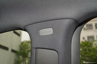 2025款奔驰GLC改款 300 L 4MATIC 豪华型 7座