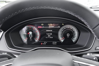 2026款奥迪Q5L 45周年典藏版 40 TFSI 时尚动感型