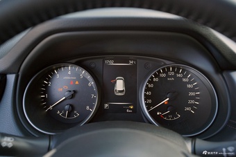 2025款奇骏荣誉2.0L 两驱领先版