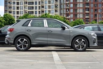 2025款奥迪Q3 45周年典藏版 45TFSI quattro 时尚动感型
