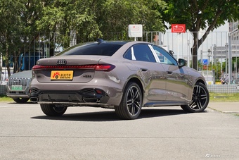 2026款一汽奥迪A5L 2.0T 运动版 Plus