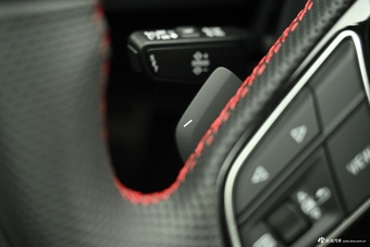 2025款奥迪A4L 200万辆悦享版 40 TFSI Bang&Olufsen星夜版