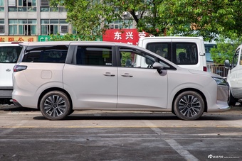 2026款五菱星光730 1.5T CVT 尊享型