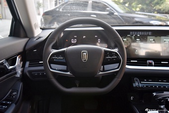2025款奔腾B70 龙耀版 1.5T 质享型
