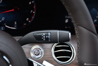 2022款奔驰E级 改款 E 300 L 豪华型