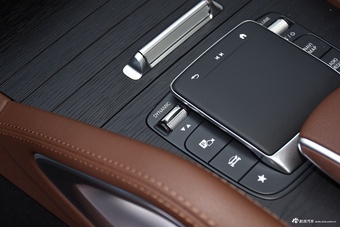2024款奔驰GLE 450 4MATIC 豪华型