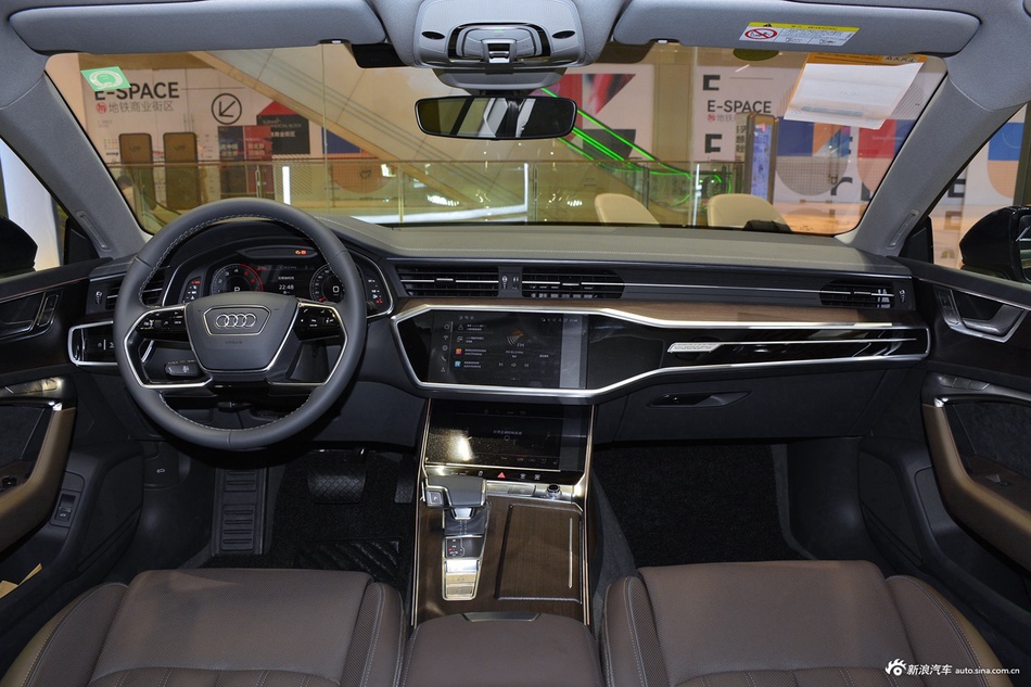 2022款奥迪A7L 55 TFSI quattro S-line 志远型流晶套装