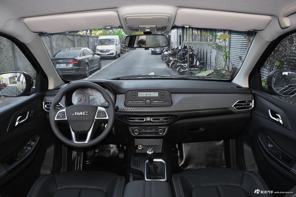 2022款宝典2.5T柴油两驱舒享版长轴JX4D25A6L