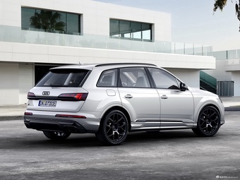 2024款奥迪Q7混动 55 TFSI e quattro 官图