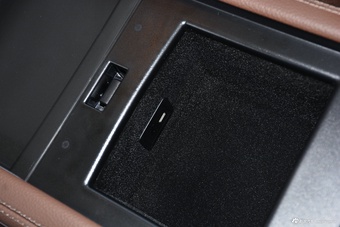 2022款奔驰E级 改款 E 300 L 豪华型