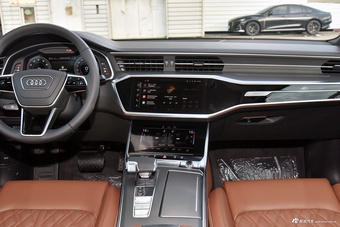 2025款奥迪A6L 改款 45 TFSI 臻选动感型